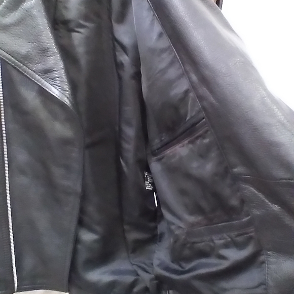 Men's Danier Leather jacket - Picture 4 of 5